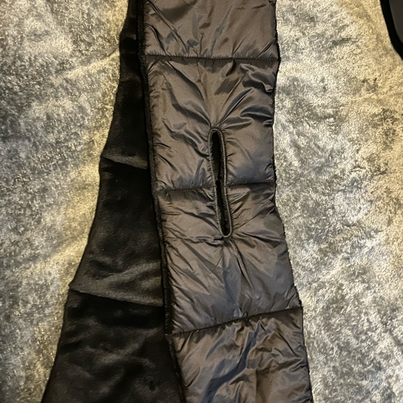 Lands’ End Ultralight Pull Through Scarf - Picture 2 of 3